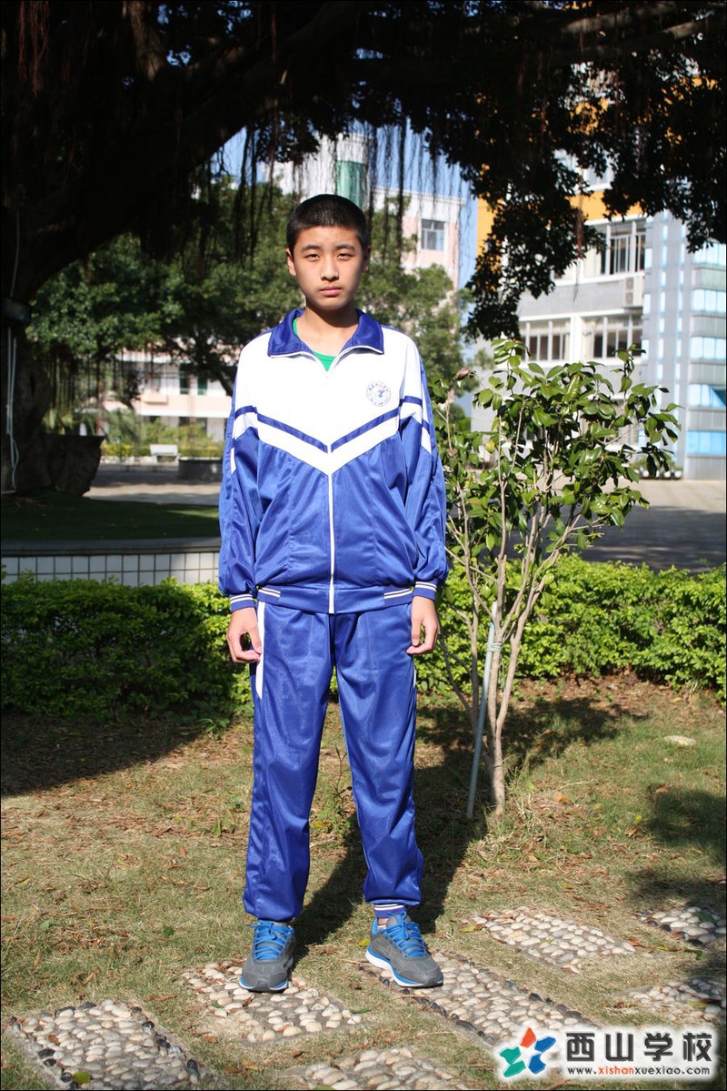 福建西山学校2014年初中部初三(13)班兰启翔挂历照
