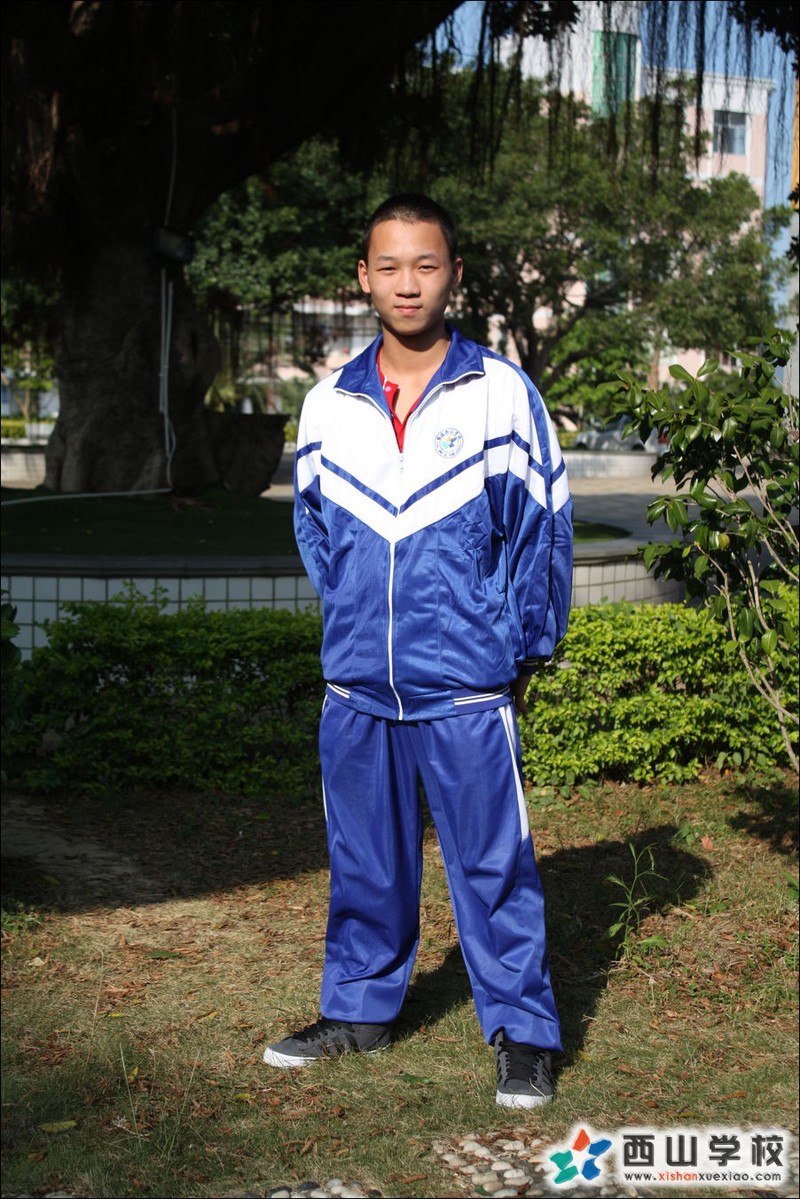 福建西山学校2014年初中部初三(13)班李晓辉挂历照