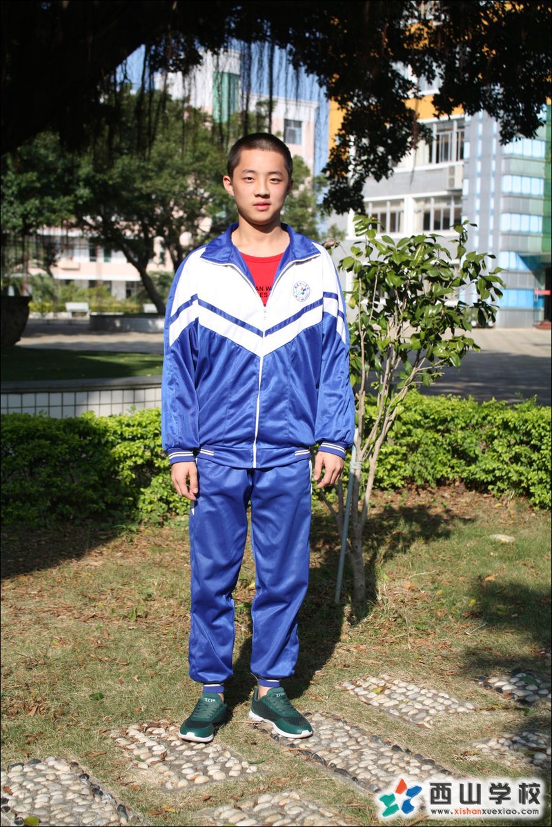 福建西山学校2014年初中部初三(13)班罗晨翔挂历照