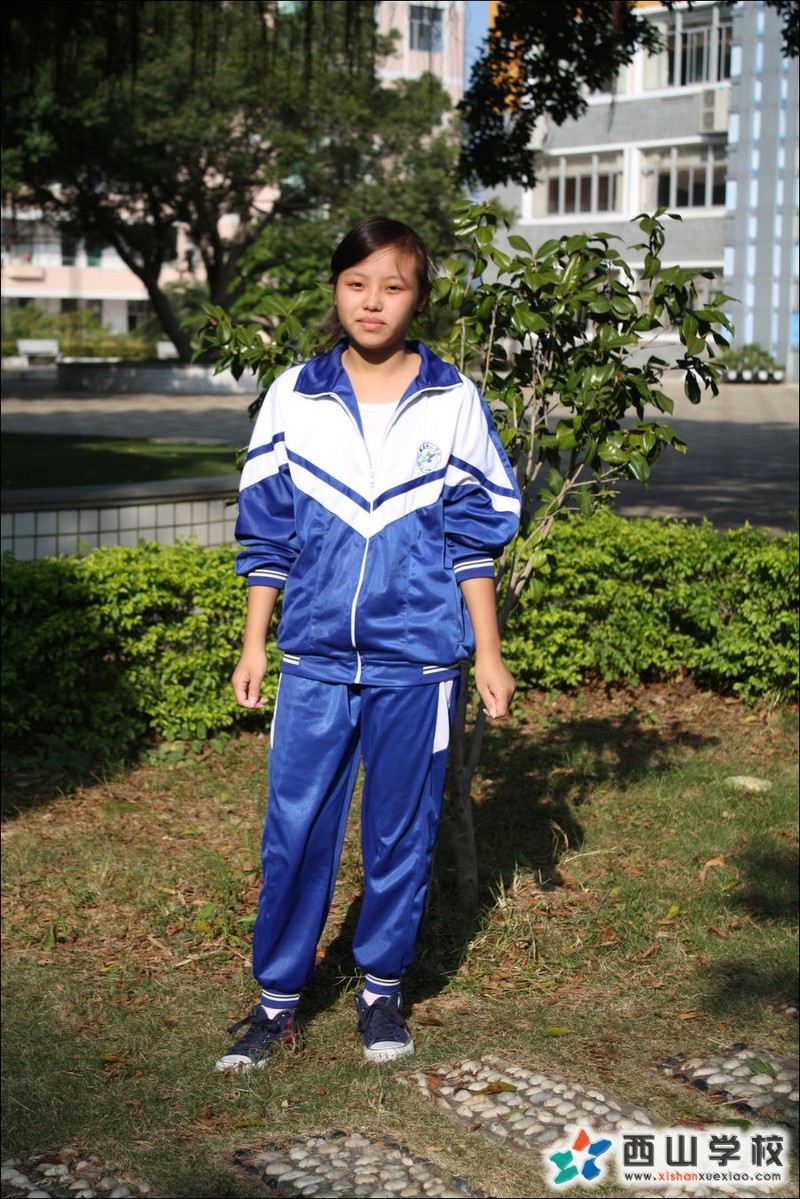 福建西山学校2014年初中部初三(13)班麦婷婷挂历照