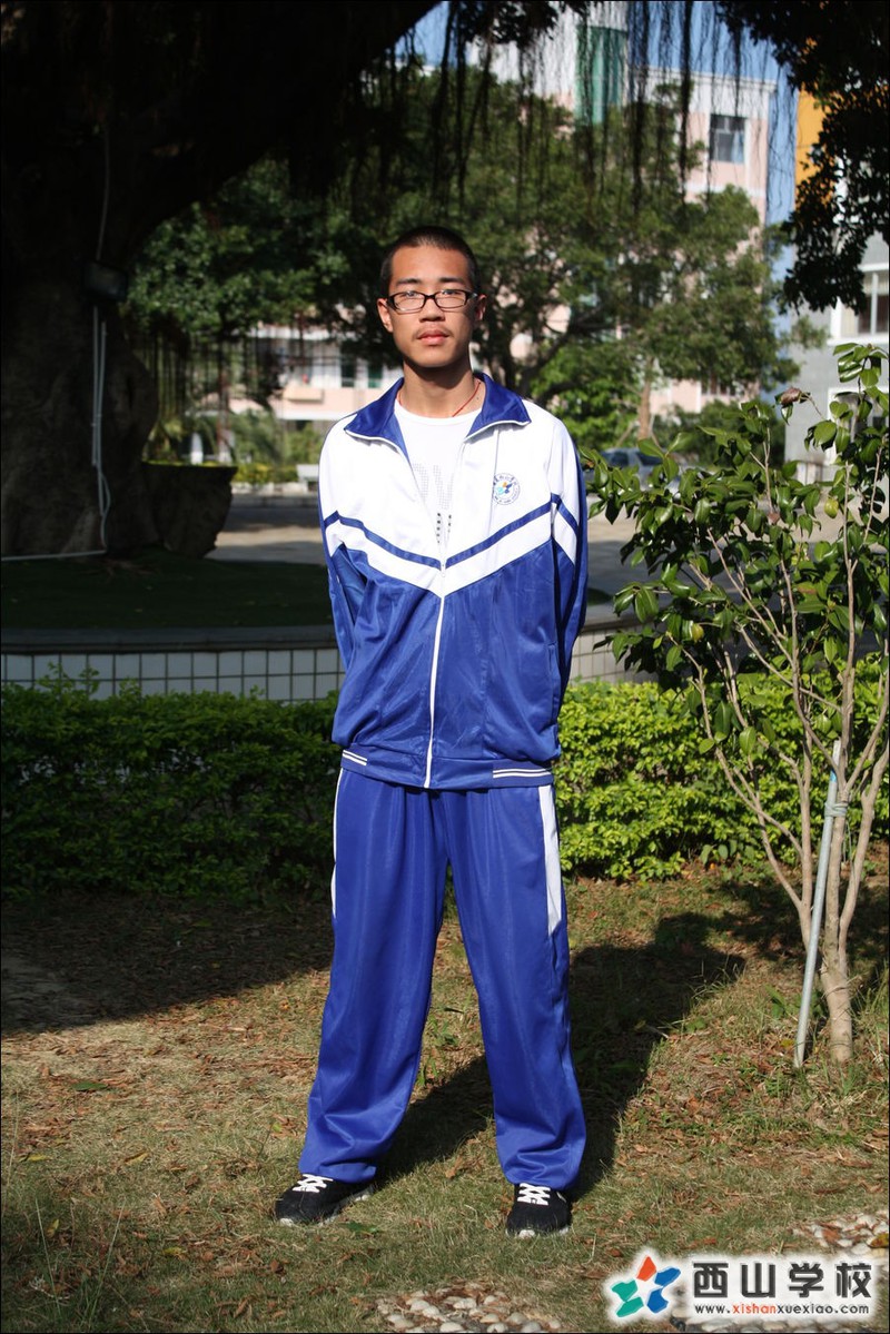 福建西山学校2014年初中部初三(13)班冉世鑫挂历照