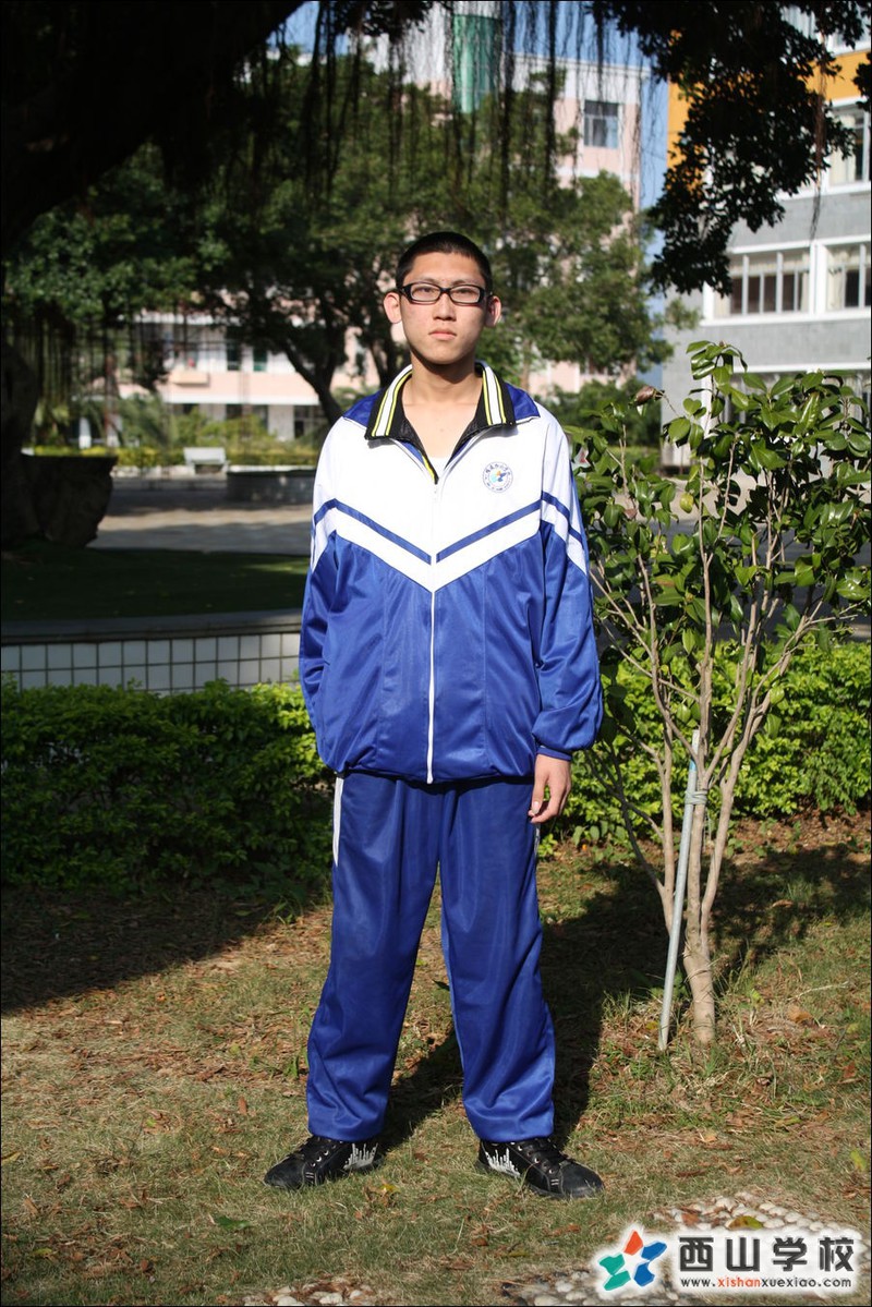 福建西山学校2014年初中部初三(13)班王海凌挂历照