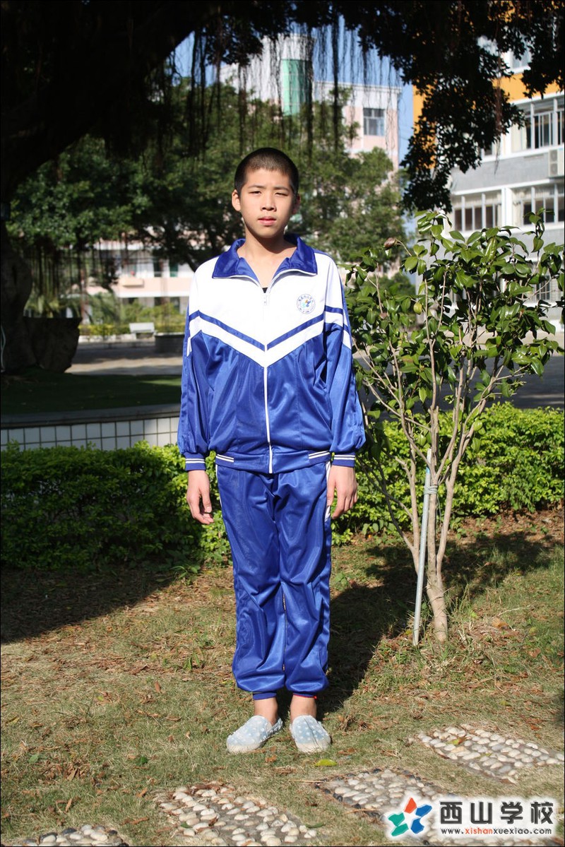 福建西山学校2014年初中部初三(13)班吴育润挂历照