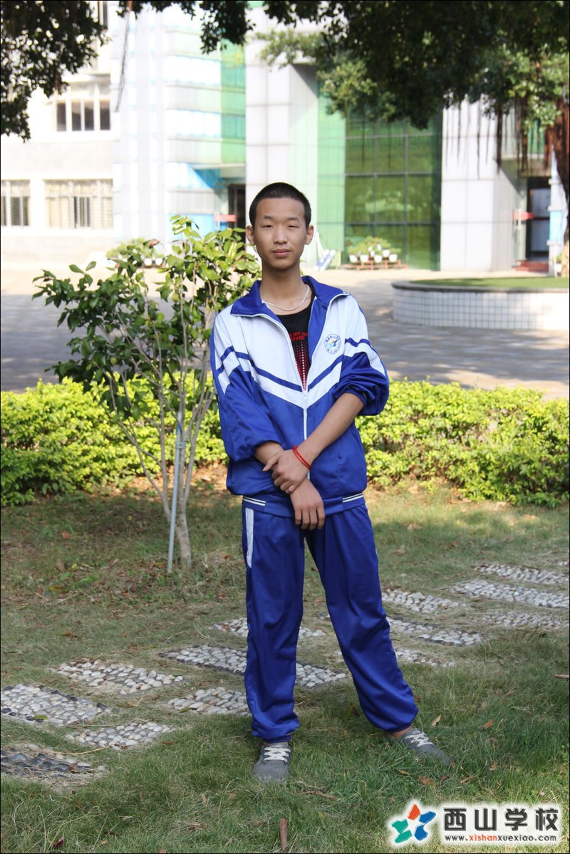 福建西山学校2014年初中部初三(14)班陈健挂历照
