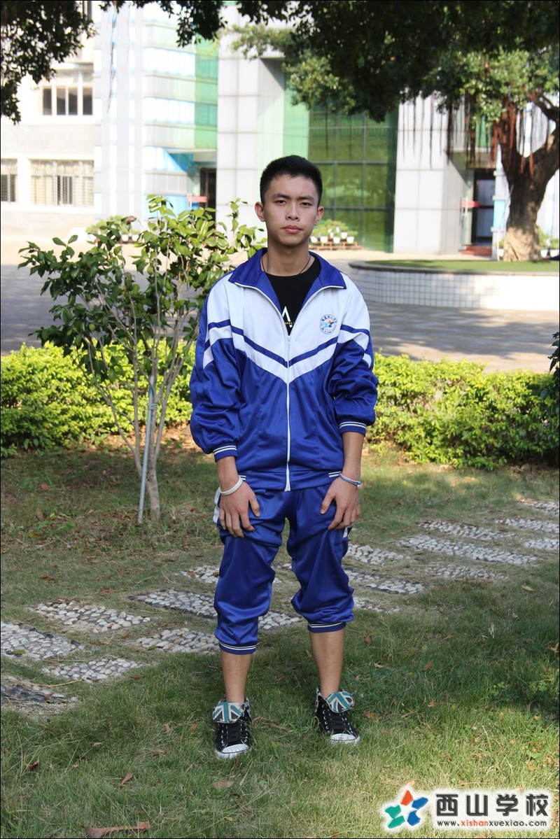 福建西山学校2014年初中部初三(14)班郭瑜强挂历照