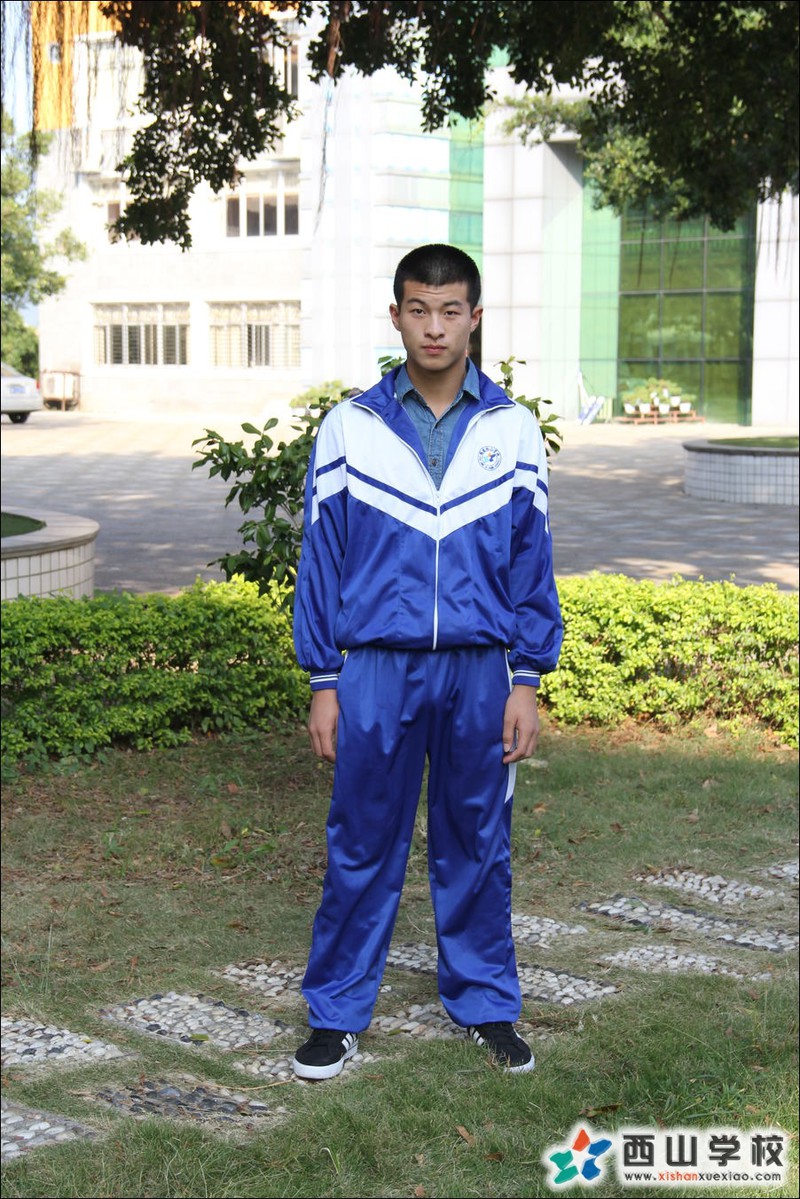 福建西山学校2014年初中部初三(14)班何光辉挂历照