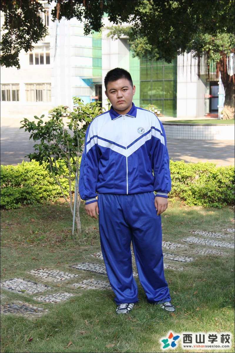 福建西山学校2014年初中部初三(14)班唐垍灏挂历照