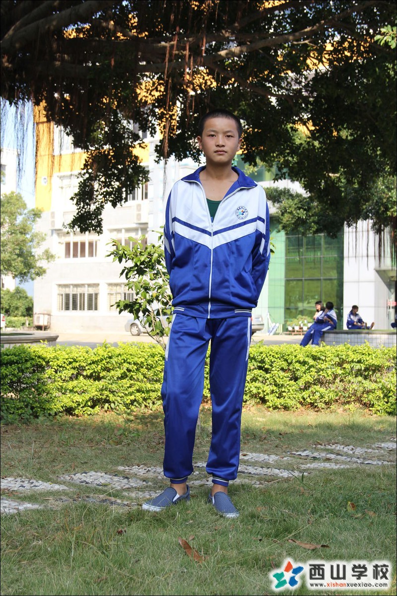 福建西山学校2014年初中部初三(14)班王鹏挂历照