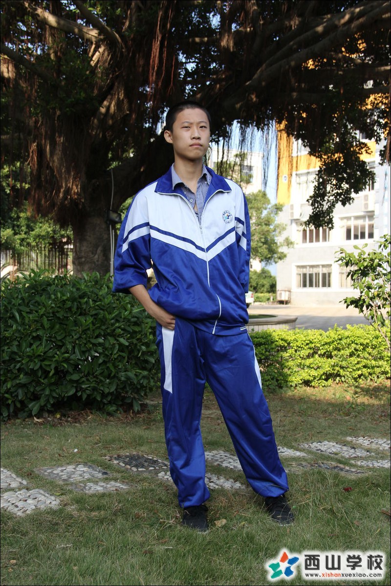 福建西山学校2014年初中部初三(14)班吴熙友挂历照