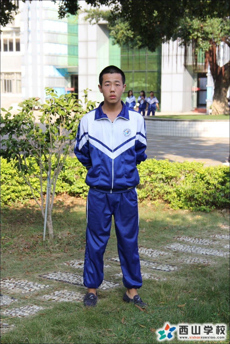 福建西山学校2014年初中部初三(14)班严永志挂历照