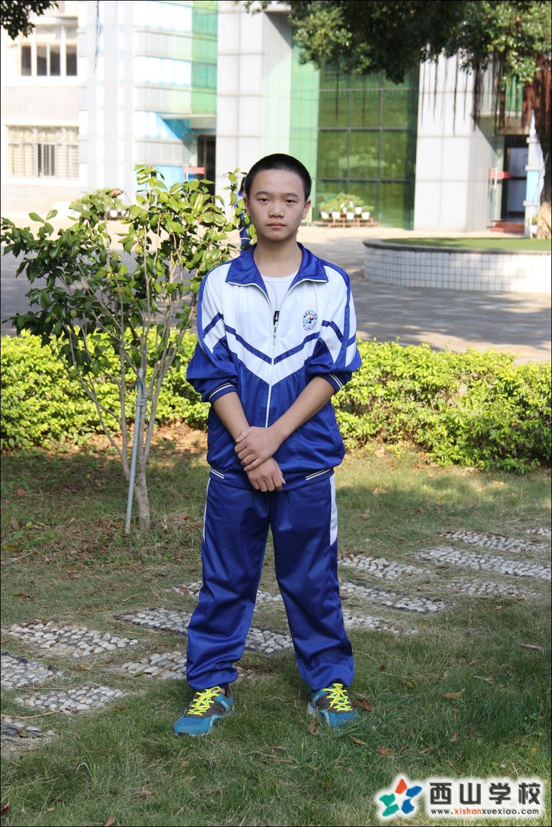 福建西山学校2014年初中部初三(14)班余兴川挂历照