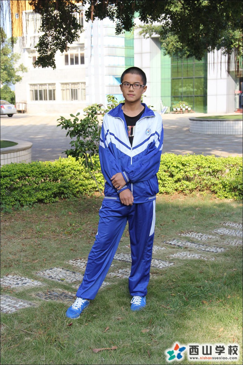 福建西山学校2014年初中部初三(14)班周鑫鹏挂历照
