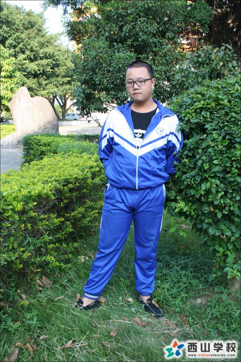 福建西山学校2014年初中部初三(15)班张洋川挂历照