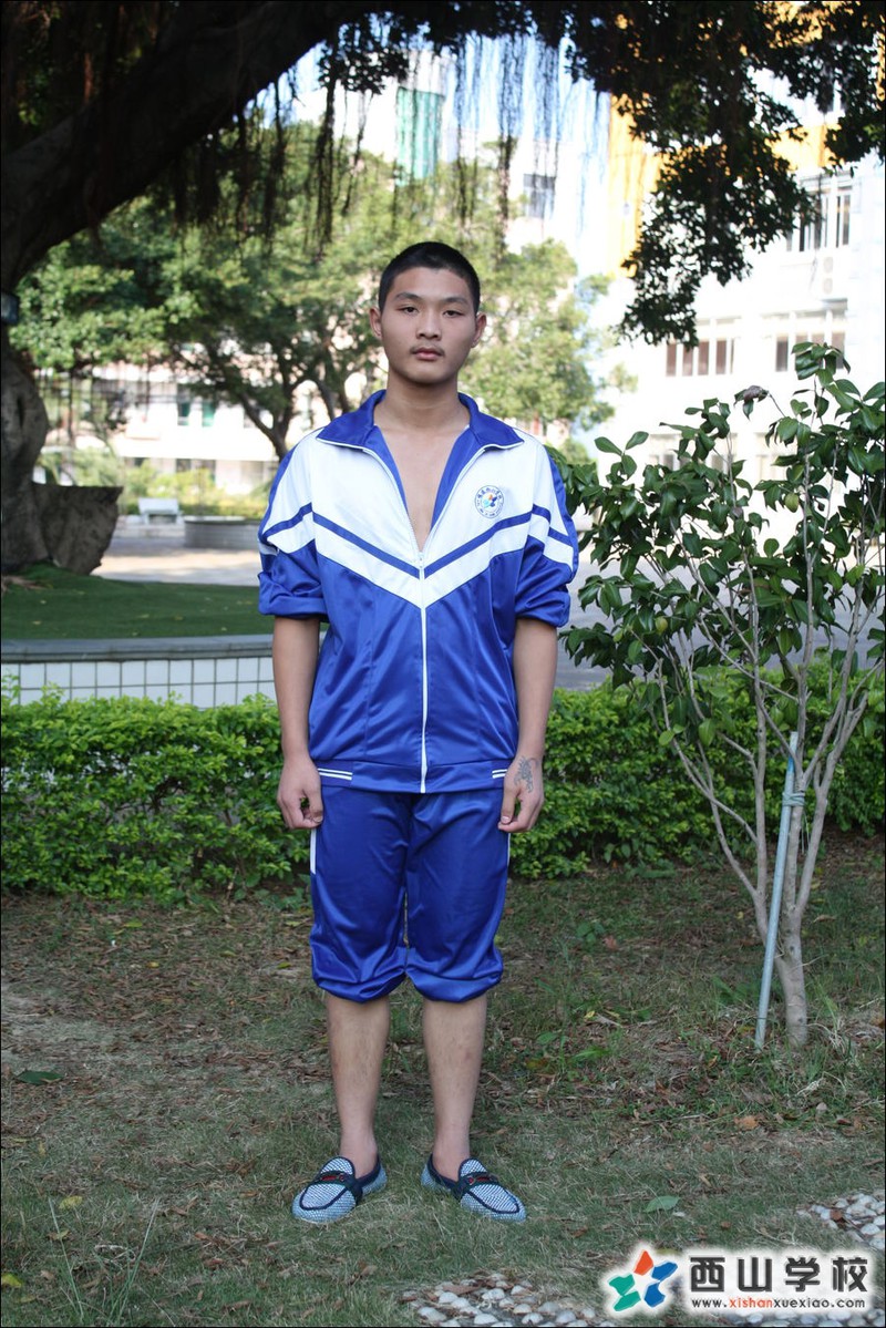 福建西山学校2014年初中部初三(16)班陈明浩挂历照