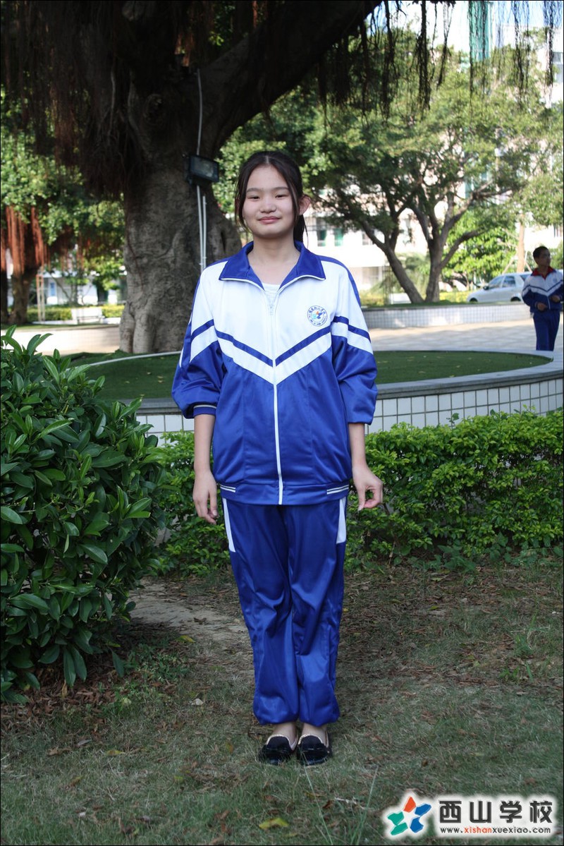 福建西山学校2014年初中部初三(16)班陈莹莹挂历照