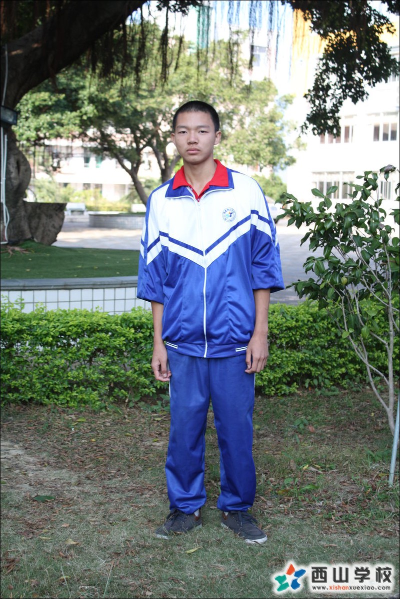 福建西山学校2014年初中部初三(16)班方顺挂历照