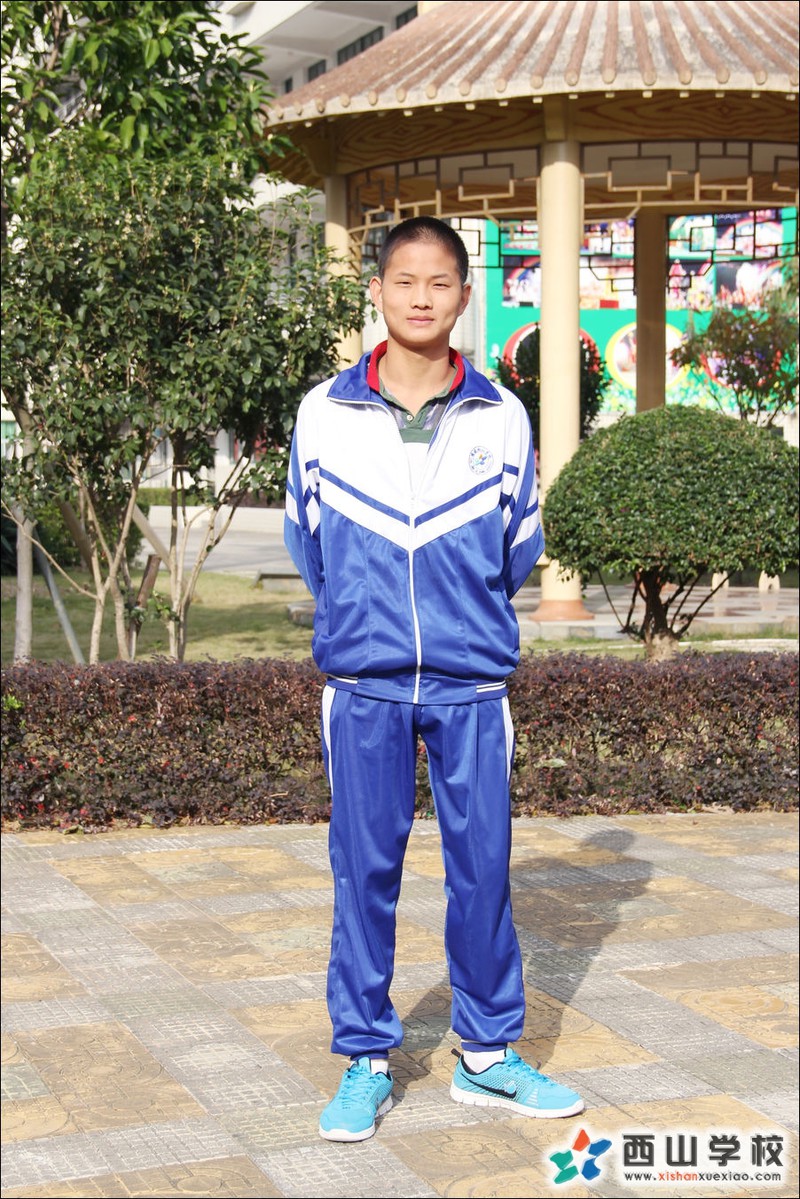 福建西山学校2014年初中部初三(16)班甘晓峰挂历照