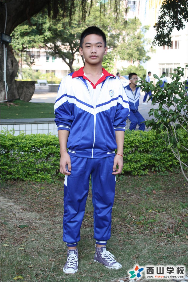 福建西山学校2014年初中部初三(16)班李辉挂历照