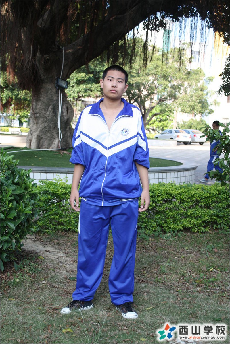 福建西山学校2014年初中部初三(16)班潘泽宇挂历照