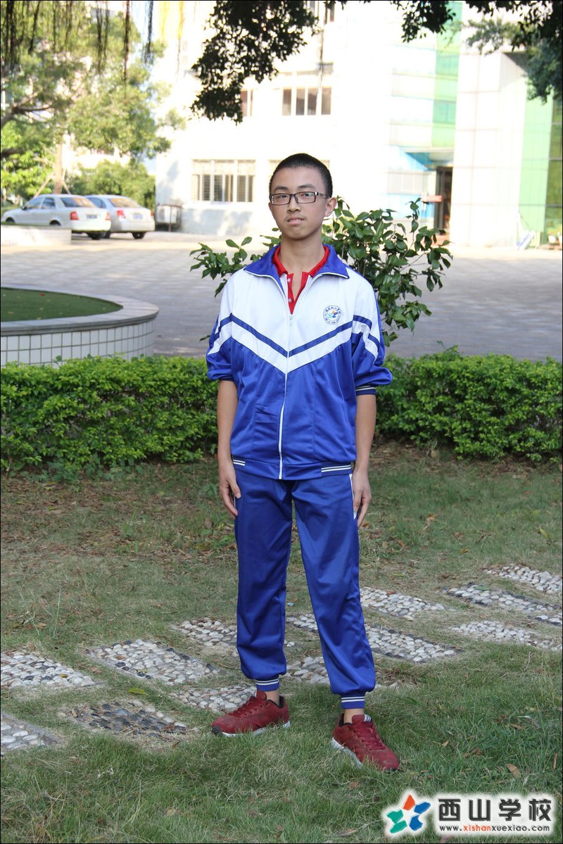 福建西山学校2014年初中部初三(17)班杨力挂历照