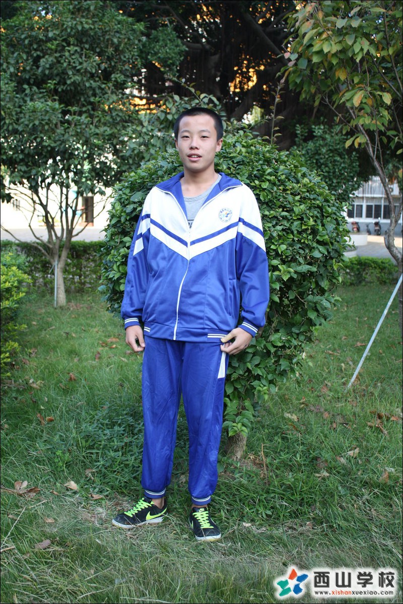 福建西山学校2014年初中部初三(18)班翁江涵挂历照