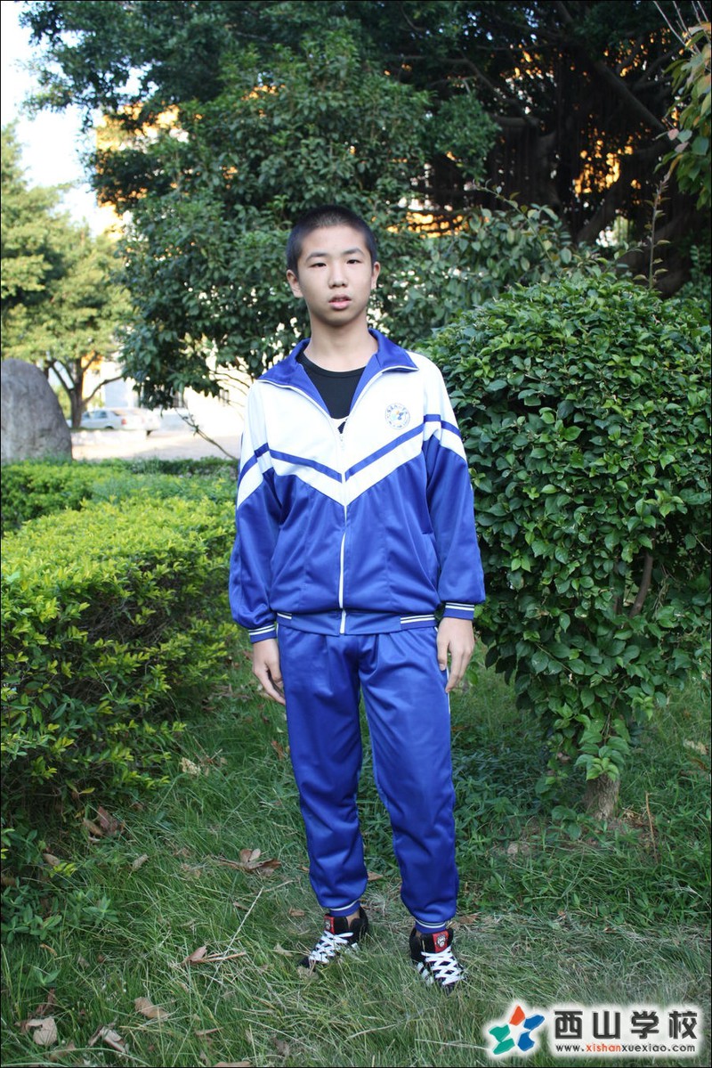 福建西山学校2014年初中部初三(18)班翁青峰挂历照