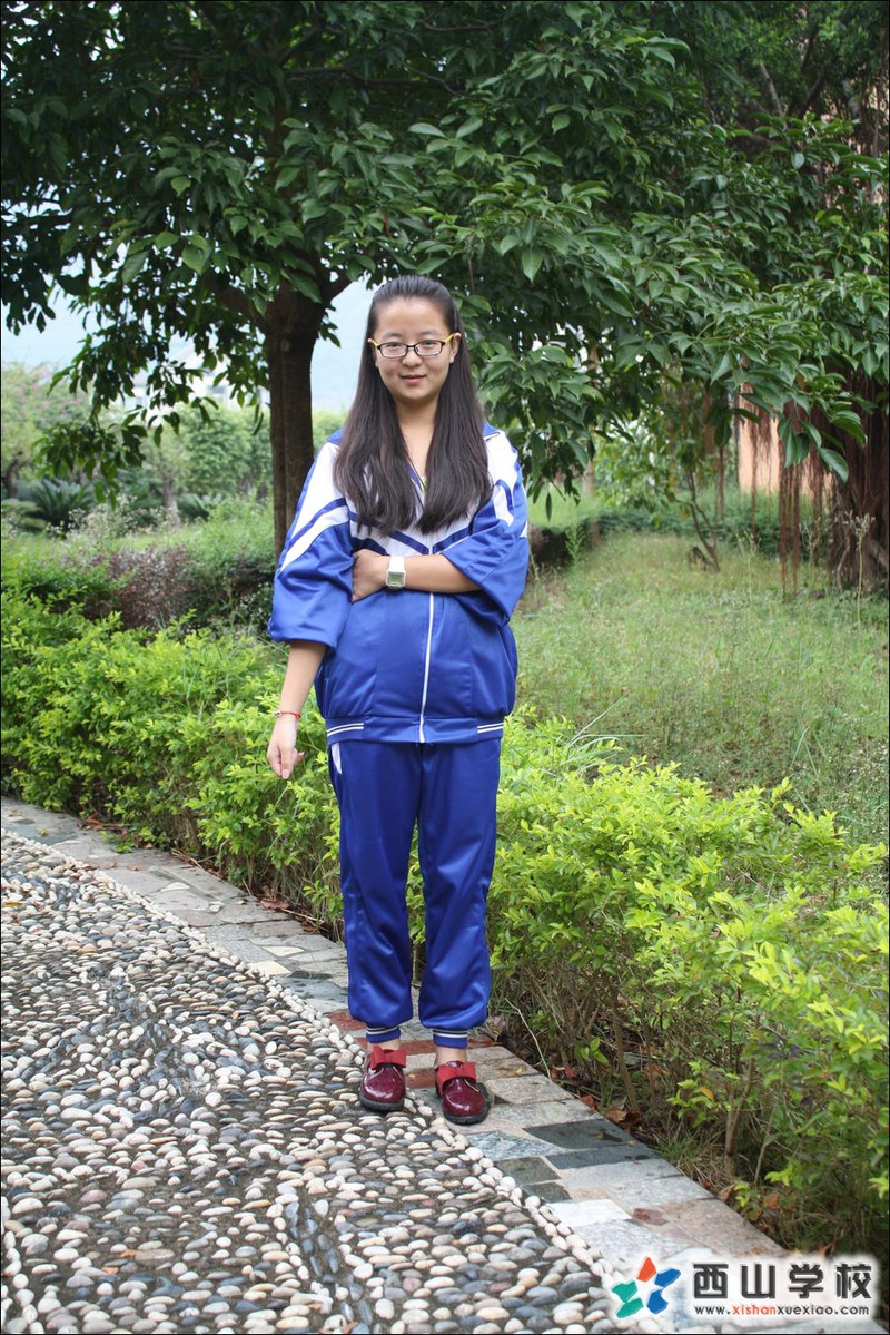 福建西山学校2014年高中部高一(1)班杨彩慈挂历照