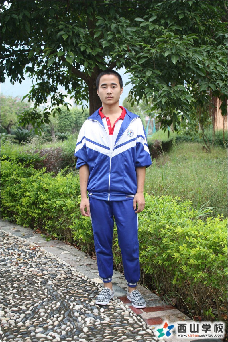 福建西山学校2014年高中部高一(3)班赖杭华挂历照
