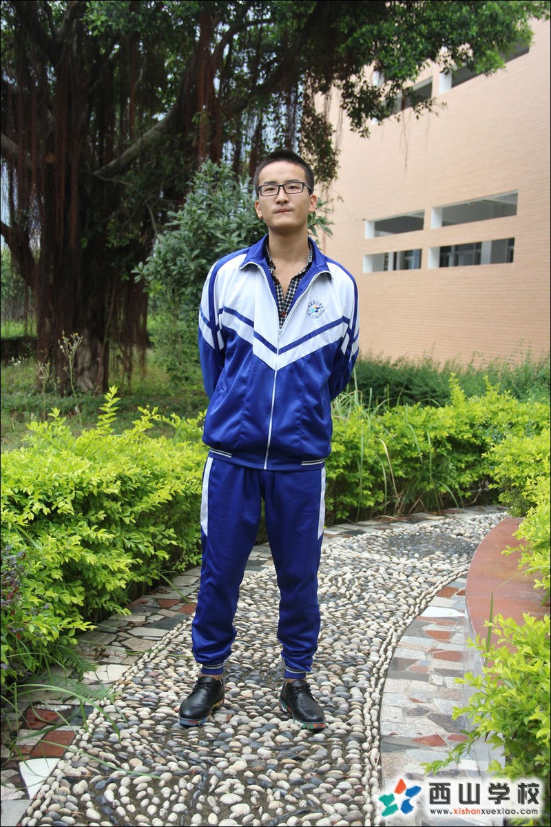 福建西山学校2014年高中部高一(5)班袁渊挂历照