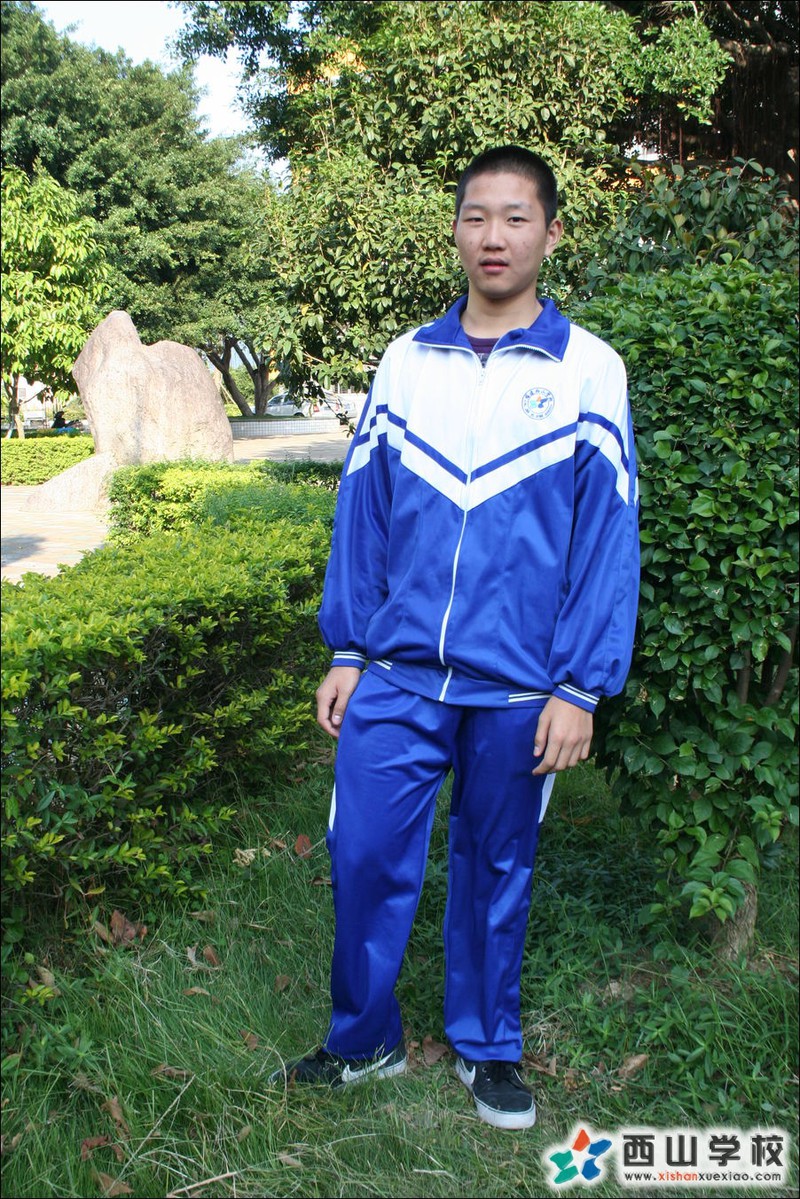 福建西山学校2014年初中部初三(19)班姚智杰挂历照