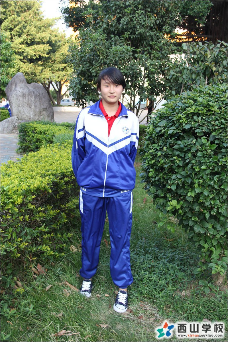 福建西山学校2014年初中部初三(20)班蔡静挂历照