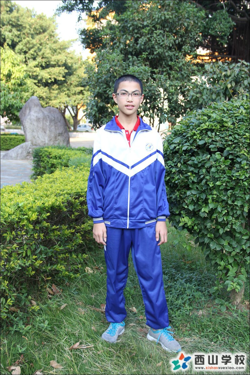 福建西山学校2014年初中部初三(20)班李志刚挂历照