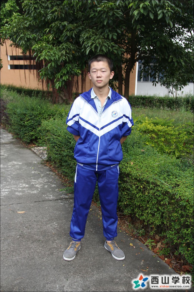 福建西山学校2014年高中部高一(10)班黄泽峰挂历照