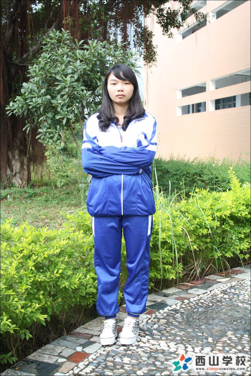 福建西山学校2014年高中部高一(11)班梁彩虹挂历照