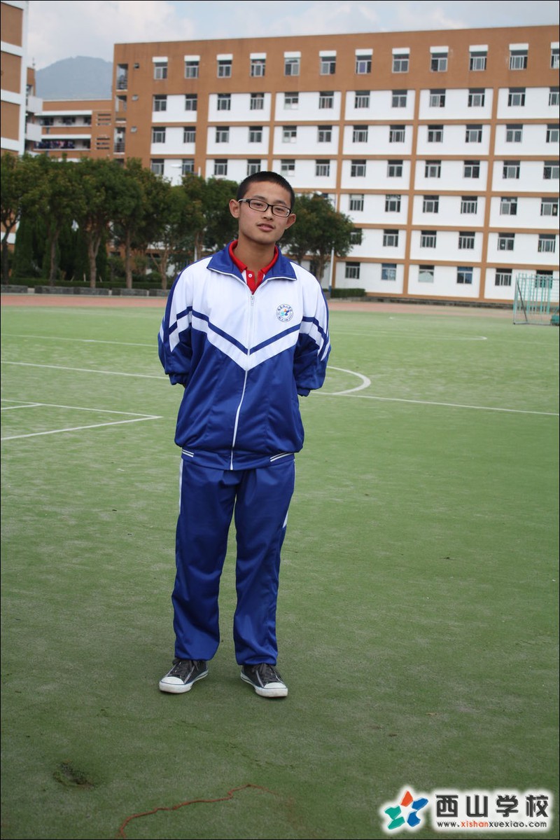 福建西山学校2014年高中部高一(15)班侯财枫挂历照