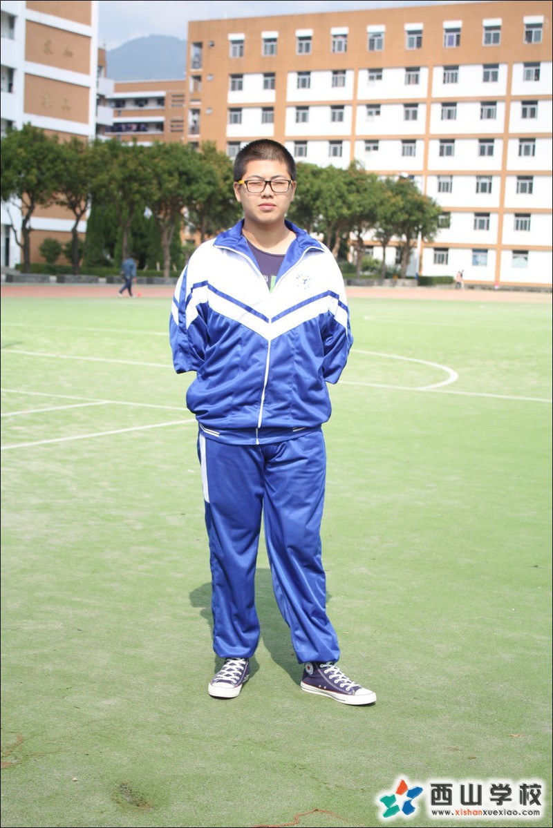 福建西山学校2014年高中部高一(15)班庄冬冬挂历照