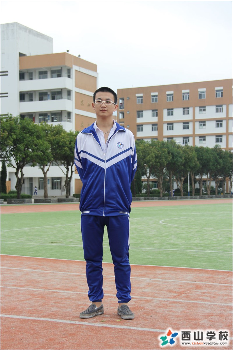 福建西山学校2014年高中部高二(11)班李汉奎挂历照