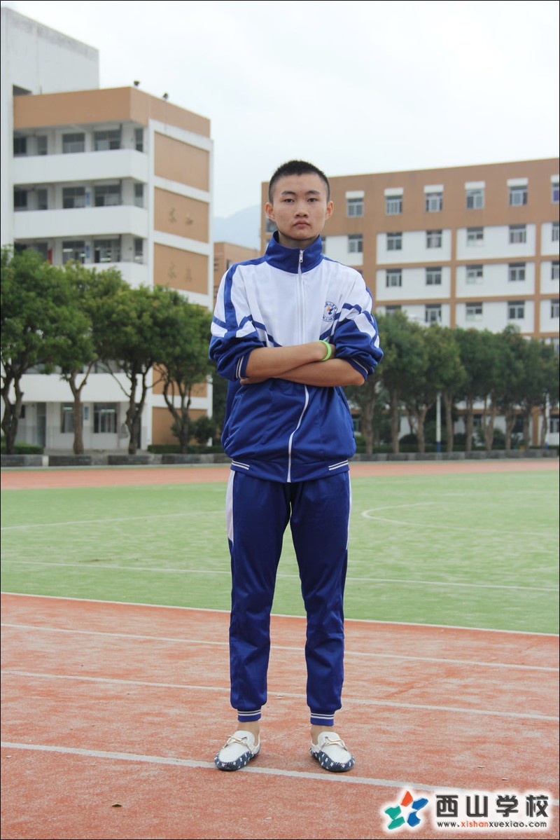福建西山学校2014年高中部高二(11)班刘吉挂历照