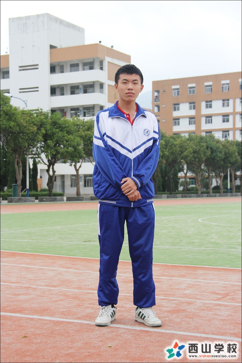 福建西山学校2014年高中部高二(11)班王永腾挂历照