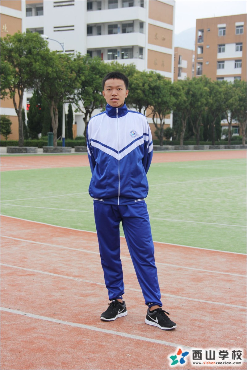 福建西山学校2014年高中部高二(11)班朱志强挂历照