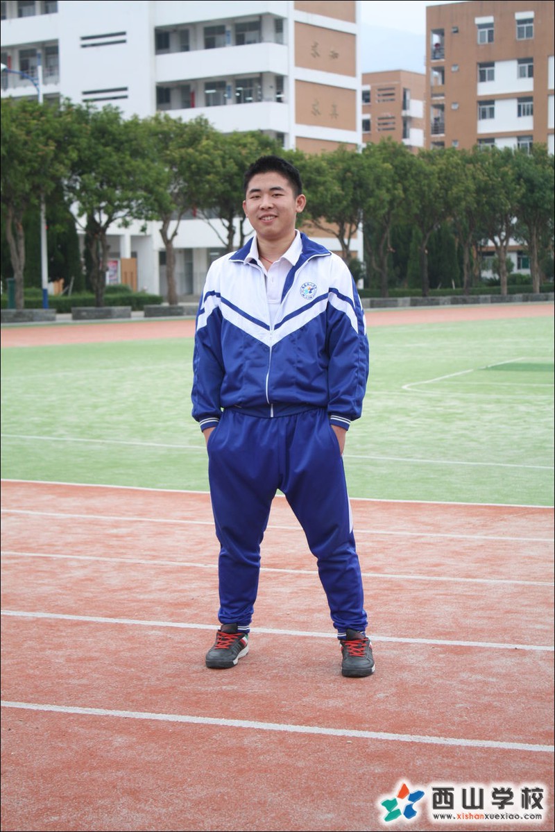 福建西山学校2014年高中部高二(12)班陈守印挂历照