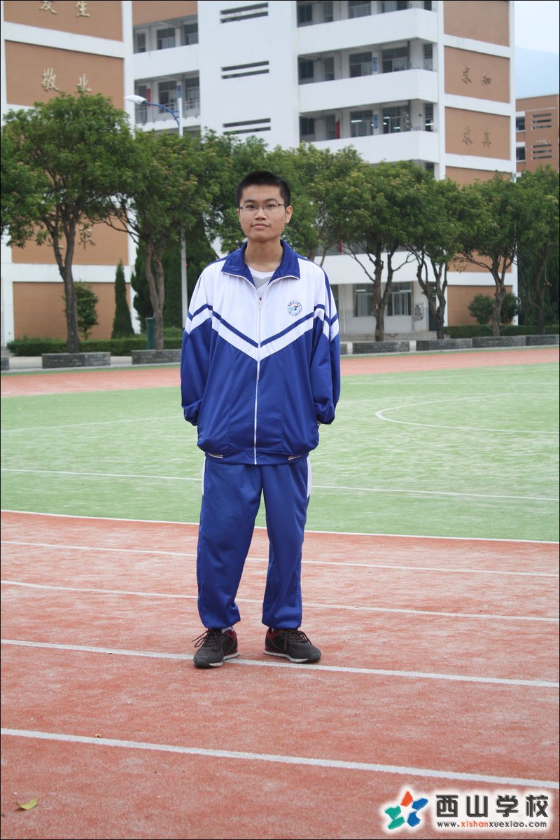 福建西山学校2014年高中部高二(12)班戴嘉伟挂历照