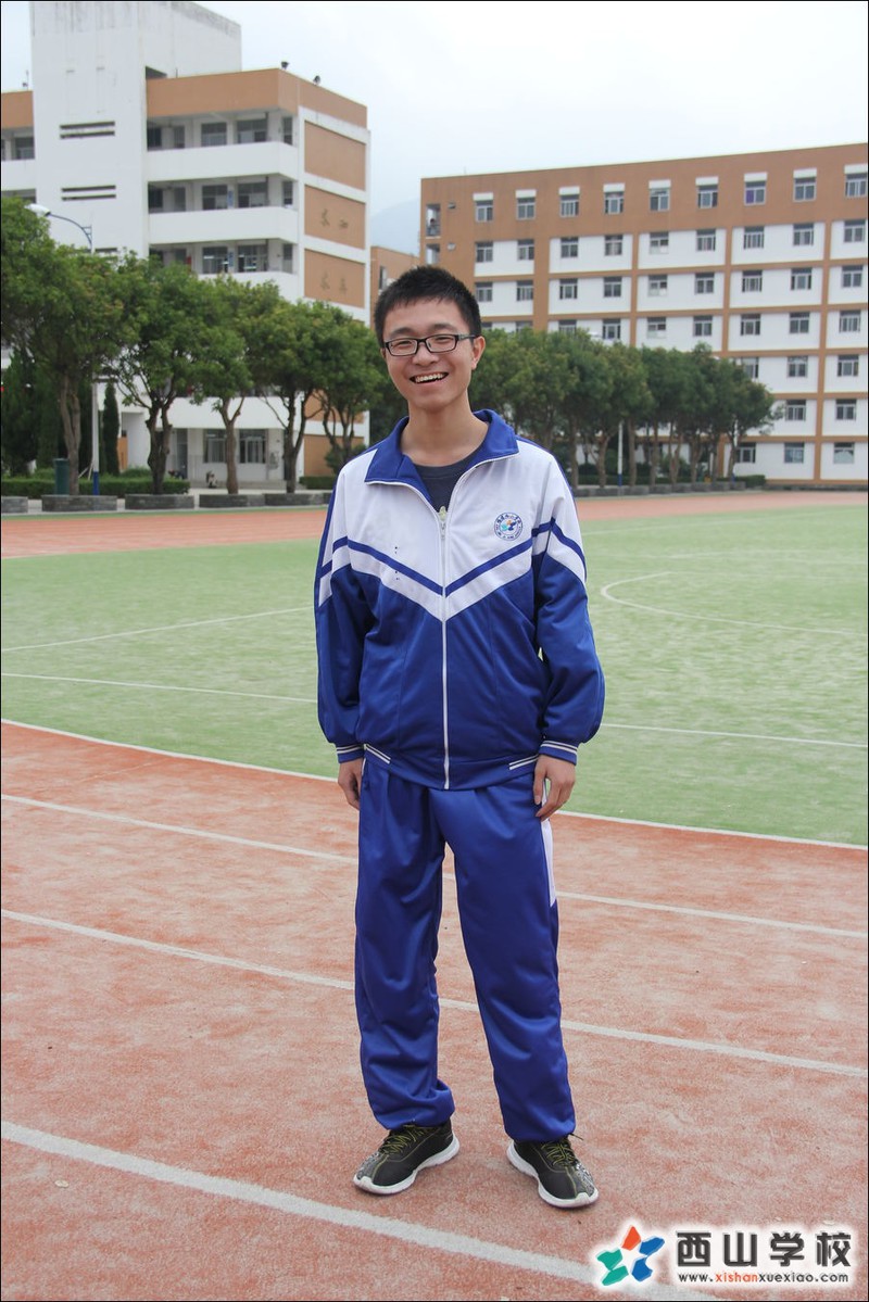 福建西山学校2014年高中部高三(2)班林烁洲挂历照