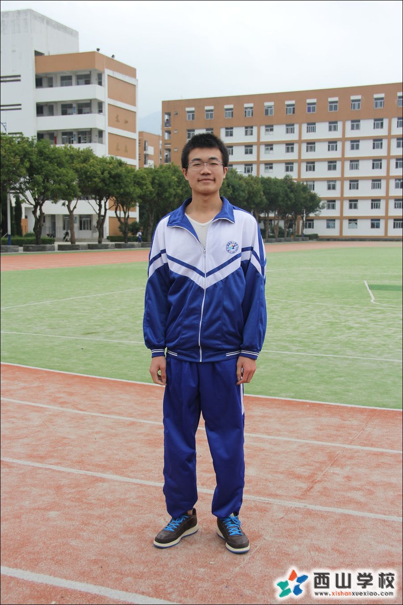 福建西山学校2014年高中部高三(2)班魏忠彬挂历照