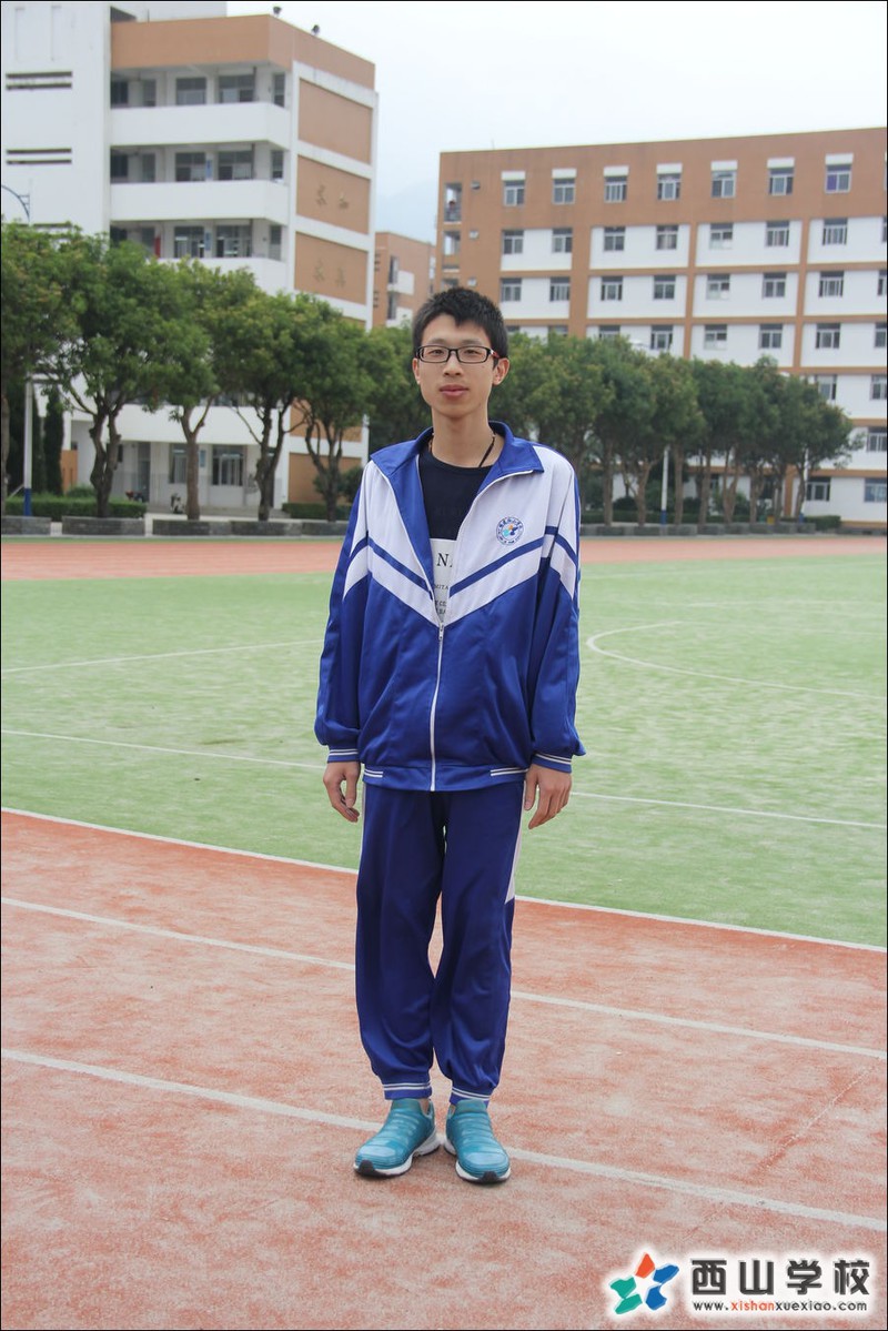 福建西山学校2014年高中部高三(3)班范翼翔挂历照
