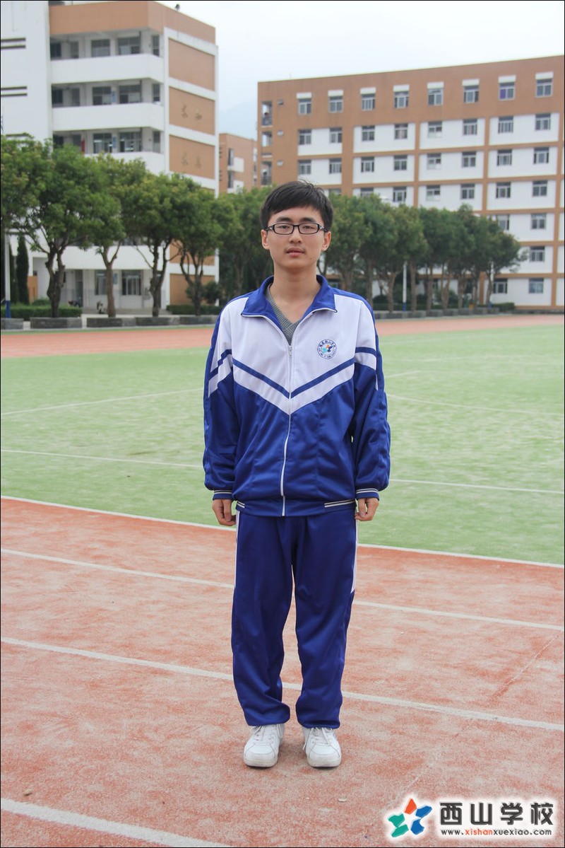 福建西山学校2014年高中部高三(3)班高明华挂历照