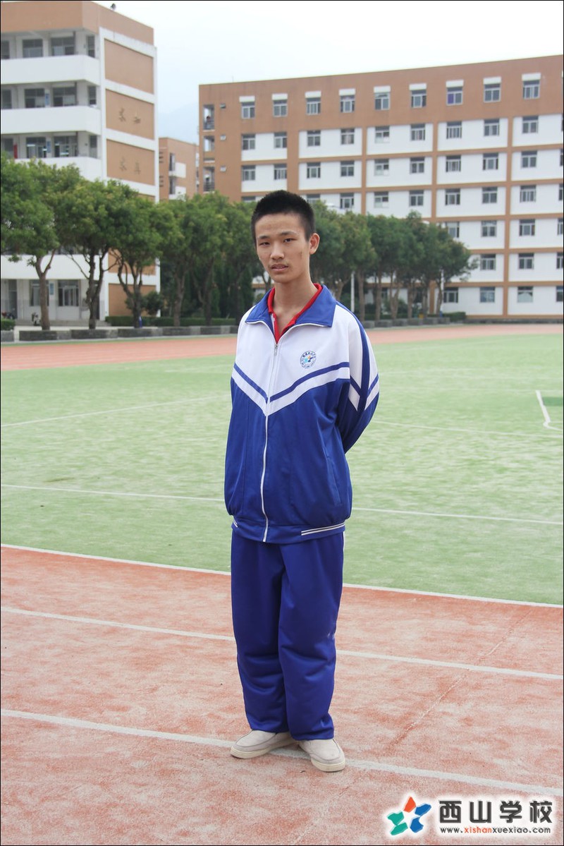福建西山学校2014年高中部高三(3)班钱记兴挂历照