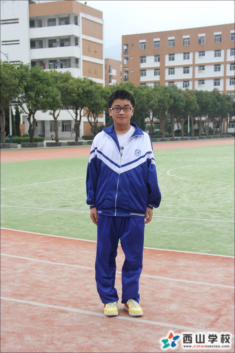 福建西山学校2014年高中部高三(3)班吴潇鹏挂历照