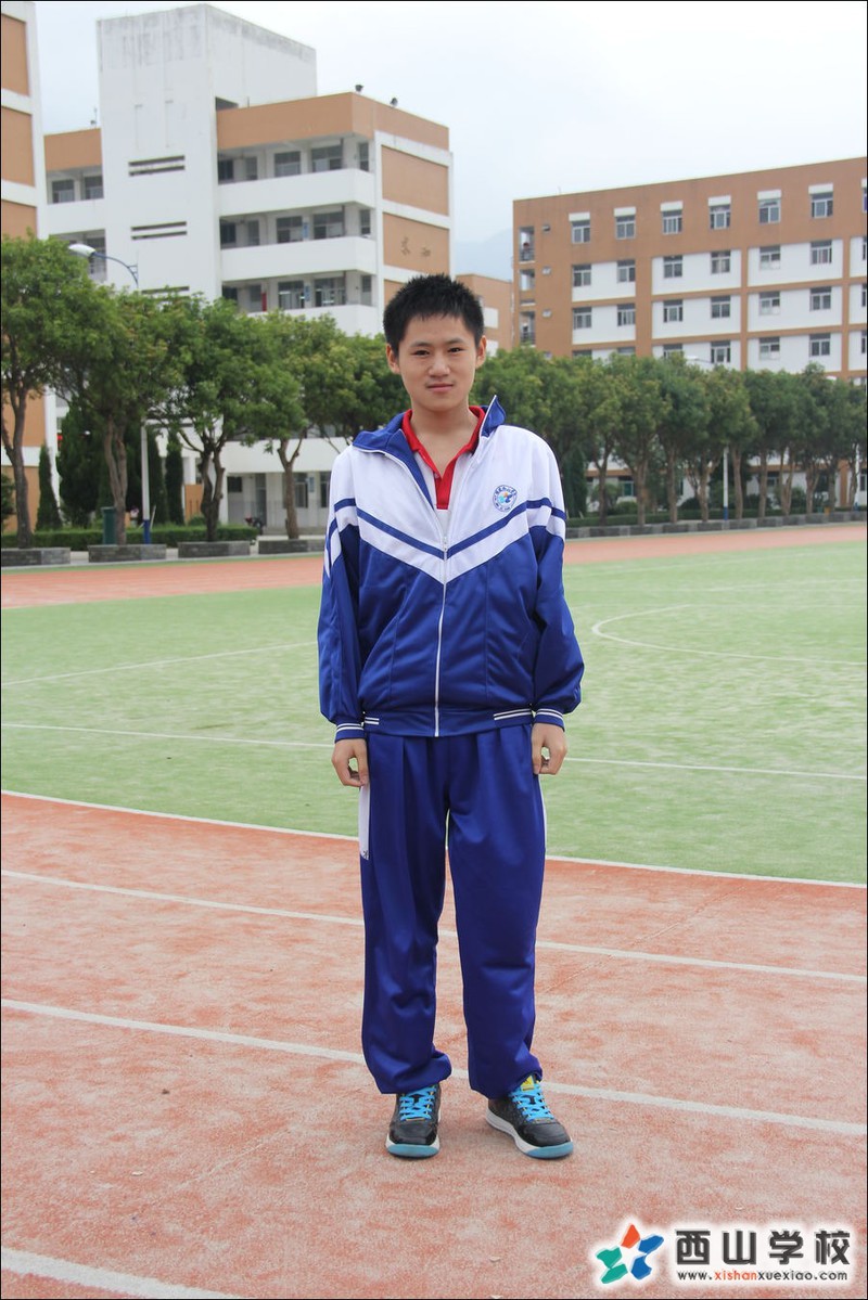 福建西山学校2014年高中部高三(3)班郑志杰挂历照