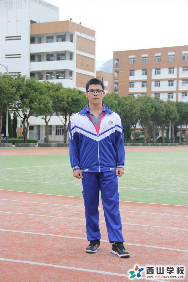 福建西山学校2014年高中部高三(4)班李滔滔挂历照